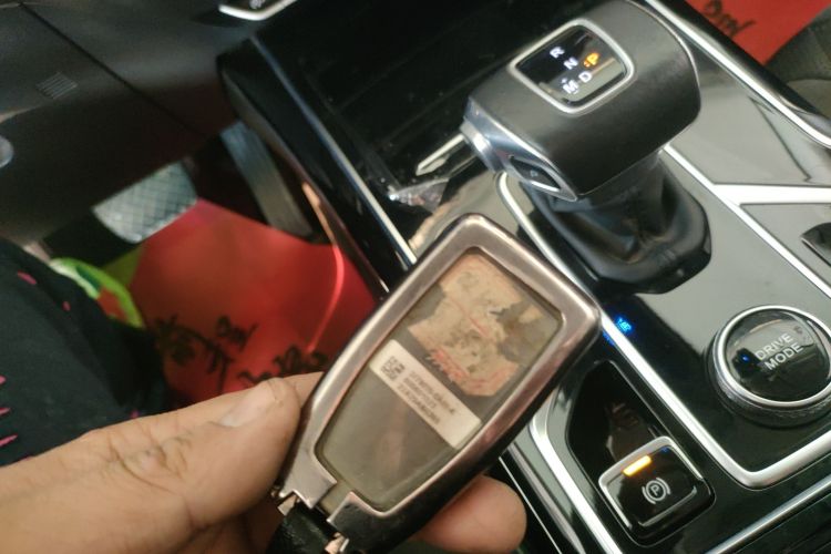 红旗HS5 2022款 改款 2.0T 智联旗享版中控内饰11