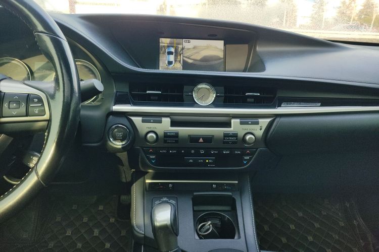 雷克萨斯ES 2017款 200 30周年纪念版局部细节16