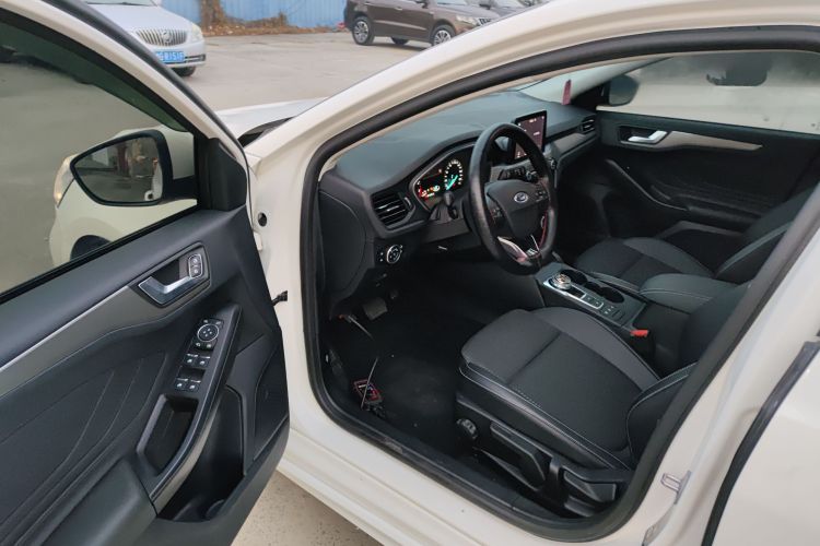 福特 福克斯 2020款 两厢 EcoBoost 180 自动锋潮型中控内饰7003