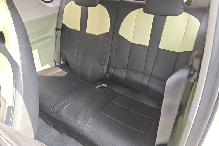 吉利银河 2025款 210km 熊猫骑士中控内饰21