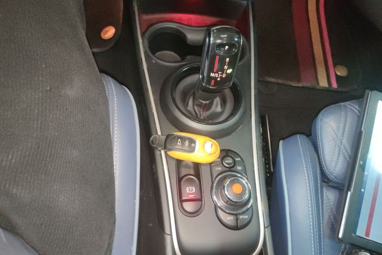 MINI Countryman 2021款 2.0T COOPER S ALL4中控内饰18