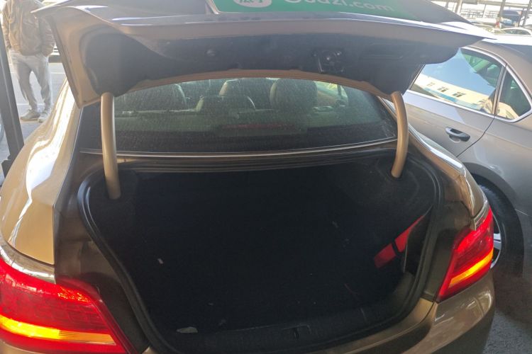 别克 君越 2013款 2.4L SIDI精英舒适型机舱底盘23