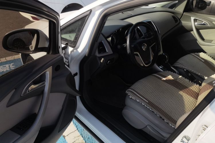 别克 英朗 2013款 XT 1.6L 自动时尚版中控内饰20