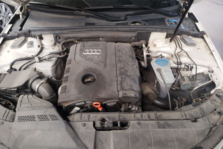 奥迪A4L 2013款 35 TFSI 自动标准型机舱底盘24