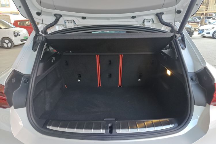 宝马X2 2021款 sDrive25i M运动套装机舱底盘23