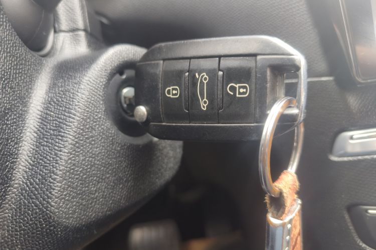 标致408 2014款 1.8L 自动豪华版中控内饰11