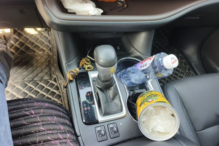 丰田 汉兰达 2018款 2.0T 四驱豪华版 7座 国VI中控内饰18