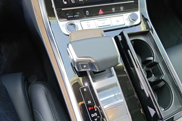 奥迪Q7 2023款 55 TFSI quattro S 尊贵型中控内饰18