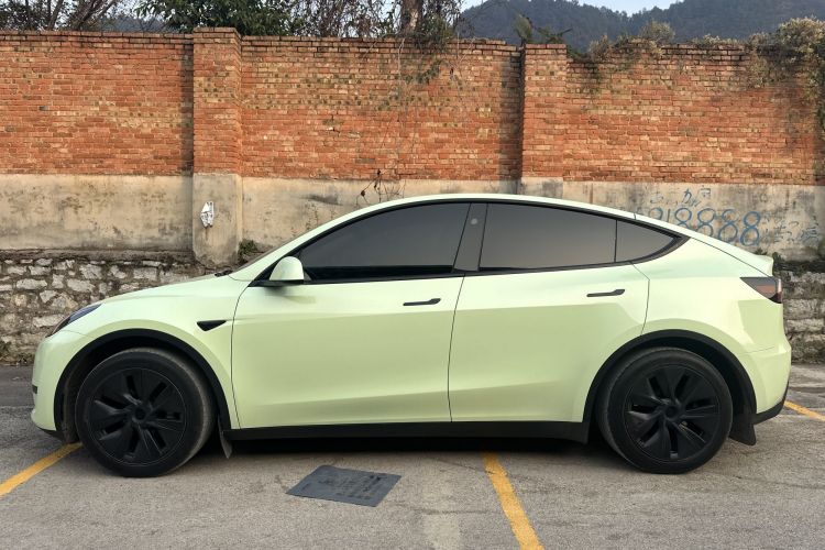 特斯拉 Model Y 2024款 后轮驱动版车身外观4