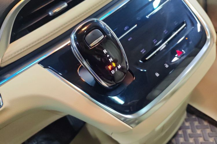 别克GL8 2023款 改款 陆上公务舱 豪华型中控内饰18