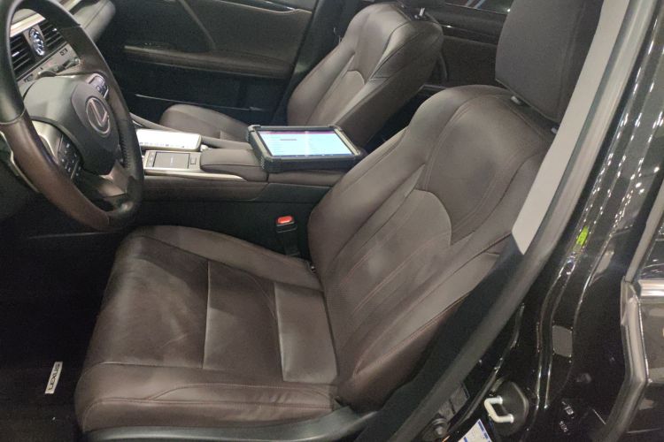 雷克萨斯RX 2020款 450hL 四驱醇享版7座局部细节19