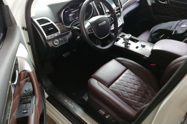 哈弗H9 2020款 2.0T 汽油四驱尊享型 5座中控内饰20