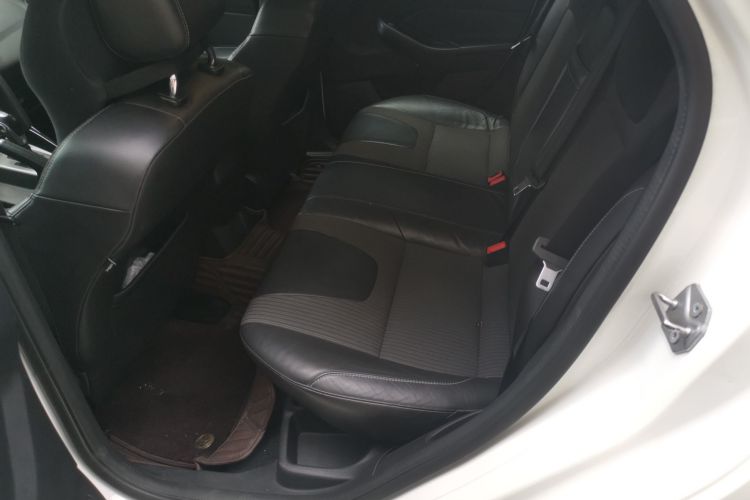 福特 福克斯 2012款 两厢 2.0L 自动豪华运动型中控内饰7004