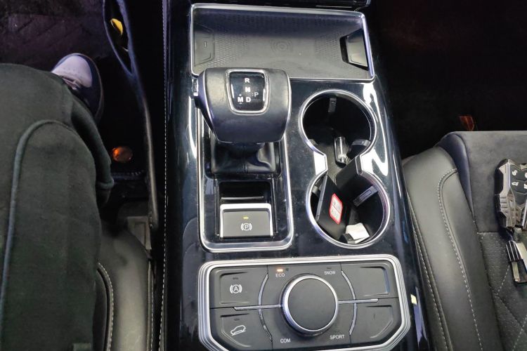 红旗HS7 2021款 2.0T DCT两驱智联旗畅版中控内饰18