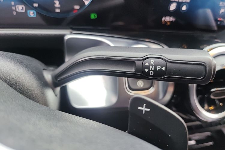 奔驰GLB 2020款 GLB 200 动感型中控内饰18