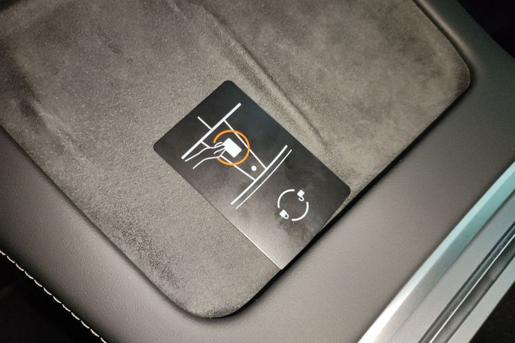 特斯拉 Model Y 2024款 后轮驱动版中控内饰7001