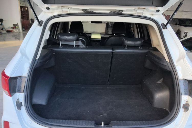 奔腾X40 2019款 1.6L 自动互联智酷型 国VI机舱底盘23