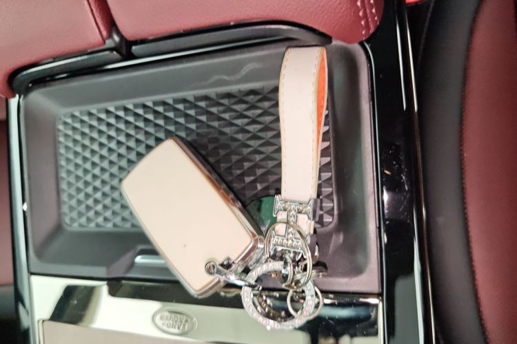 路虎 揽胜极光 2022款 极光L 249PS R-Dynamic 豪华版中控内饰11