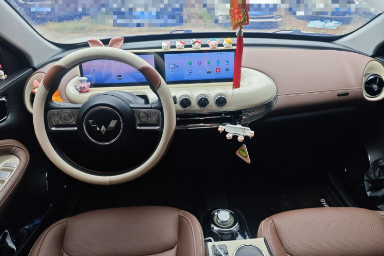 五菱汽车 五菱缤果 2023款 333km 灵犀互联+款中控内饰12