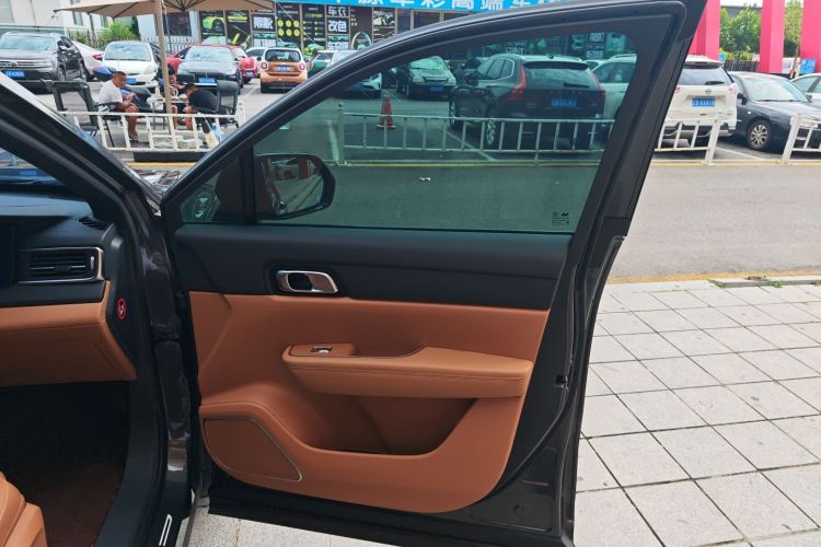 理想汽车 理想ONE 2021款 增程6座版中控内饰42