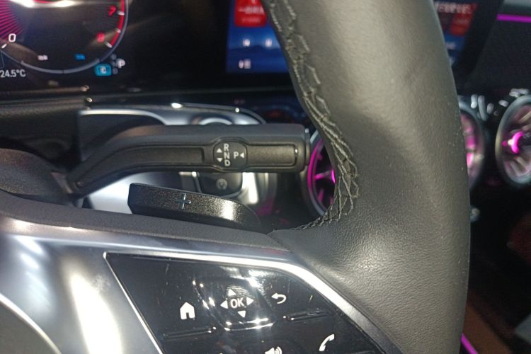 奔驰GLB 2024款 GLB 220 时尚型局部细节18