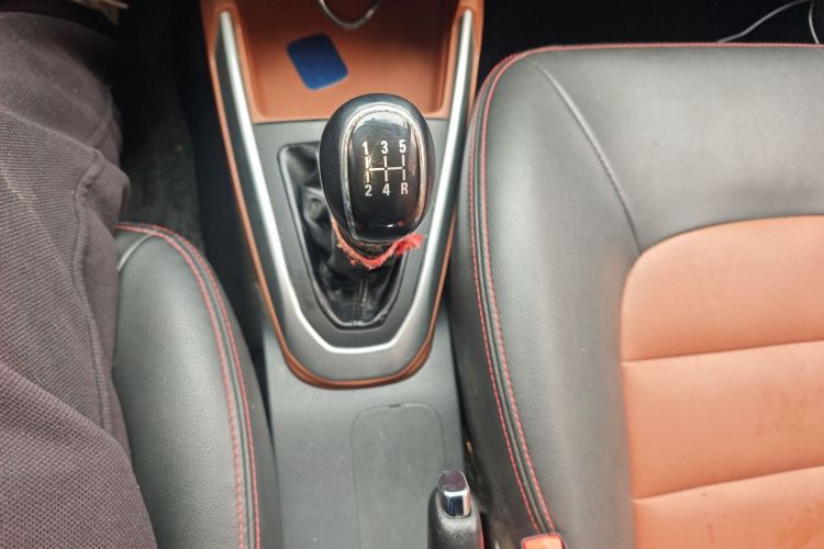 吉利汽车 金刚 2016款 1.5L 手动精英型局部细节18