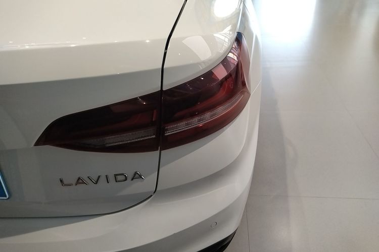 大众 朗逸 2023款 1.5L 自动得逸版车身外观9