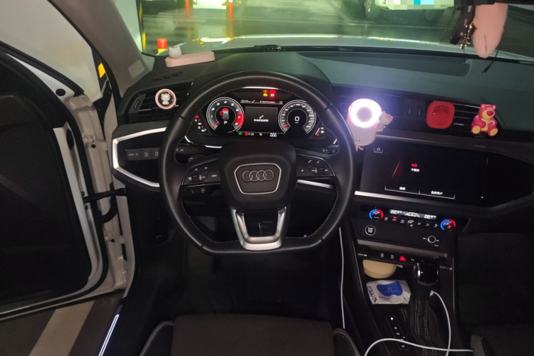 奥迪Q3 2023款 35 TFSI 时尚动感型（1.5T）局部细节13