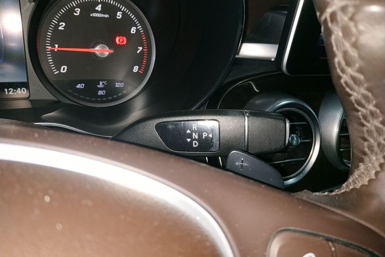 奔驰GLC 2018款 改款 GLC 260 4MATIC 动感型中控内饰18