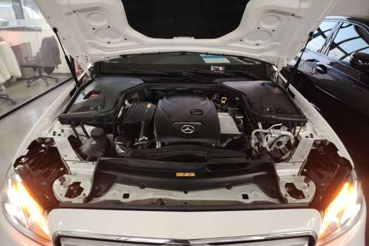 奔驰E级 2016款 E 300 L 运动豪华型机舱底盘24