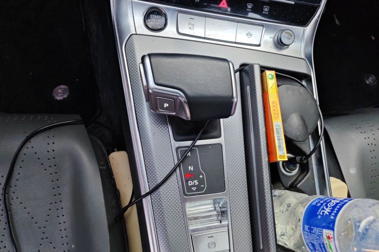 奥迪A6L 2024款 40 TFSI 豪华动感型中控内饰18