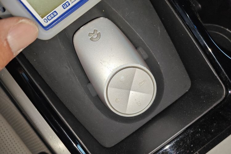 蔚来ES8 2018款 355KM 基准版 七座版中控内饰11