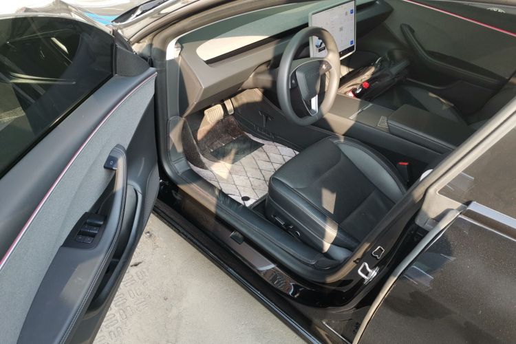 特斯拉 Model 3 2023款 后轮驱动版中控内饰20