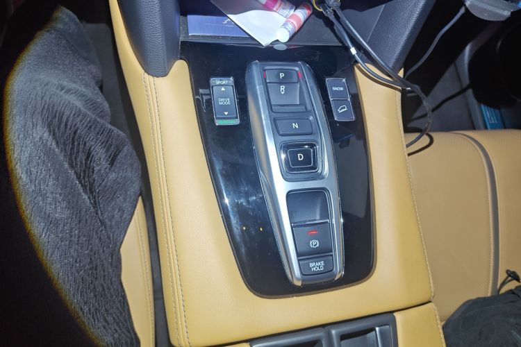 本田UR-V 2020款 370TURBO 两驱尊雅版中控内饰18