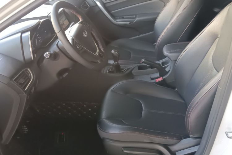 奇瑞 艾瑞泽5 2017款 1.5L 手动时尚版中控内饰19