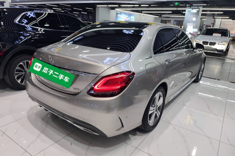 奔驰C级 2019款 改款 C 260 L 运动版车身外观7
