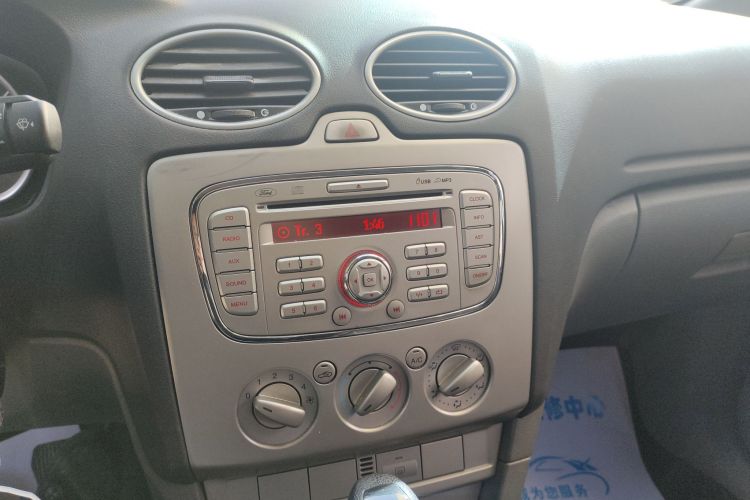 福特 福克斯 2013款 两厢经典 1.8L 自动基本型中控内饰16