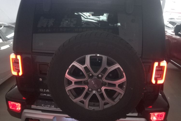 北京BJ40 2023款 2.0T 自动四驱城市猎人版侠客型车身外观6004