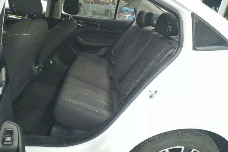 荣威i5 2021款 1.5L CVT铂金版中控内饰21