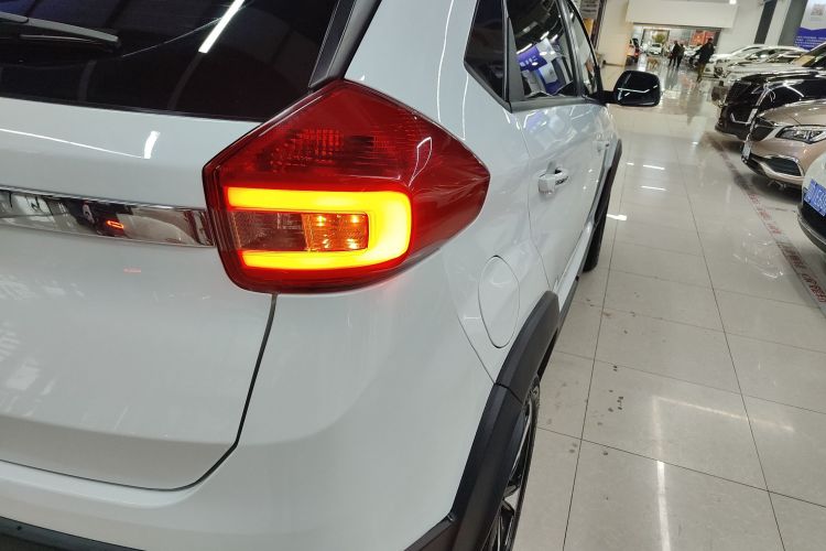 奇瑞 瑞虎3X 2020款 质享版 1.5L CVT尊贵版车身外观9