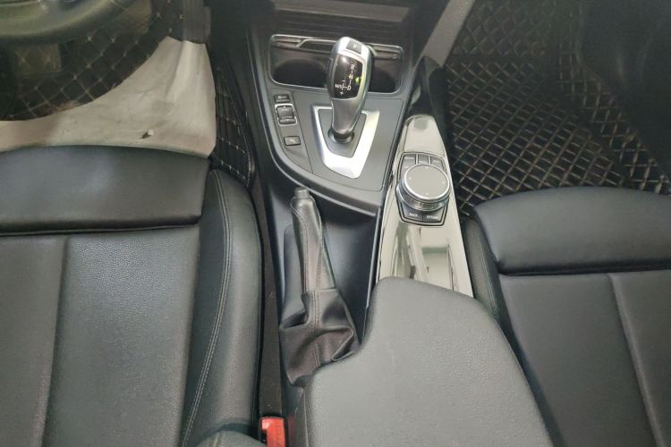 宝马3系 2019款 320Li 时尚型中控内饰18