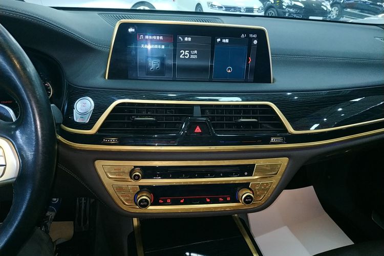 宝马7系 2018款 730Li 领先型 M运动套装局部细节16