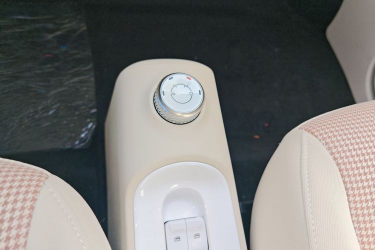 五菱汽车 宏光MINIEV 2024款 第三代 215km 青春版中控内饰18