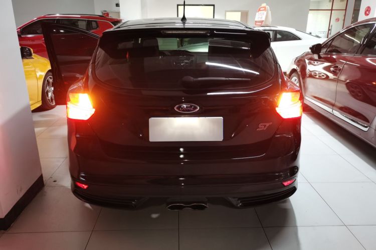 福特 福克斯(进口) 2013款 2.0T ST 标准版车身外观6