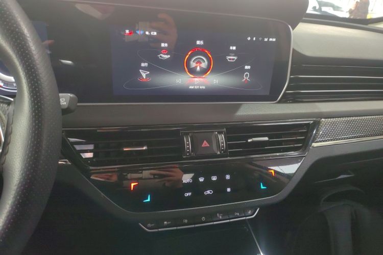 红旗HS5 2022款 改款 2.0T 智联旗领四驱版中控内饰16