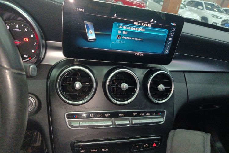 奔驰C级 2019款 C 180 L 时尚型运动版中控内饰16