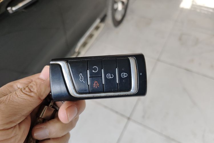 广汽传祺 传祺GS8 2017款 320T 两驱豪华智联版（七座）中控内饰7001