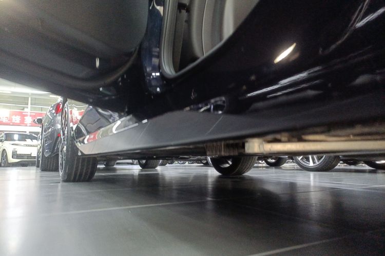 宝马2系 2025款 225L M运动曜夜套装局部细节9002