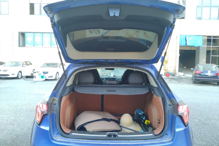 领克02 2018款 1.5T DCT两驱劲Pro版 国V机舱底盘23