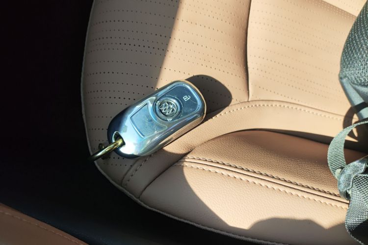 别克GL6 2021款 323T 轻混动互联豪华型中控内饰7001